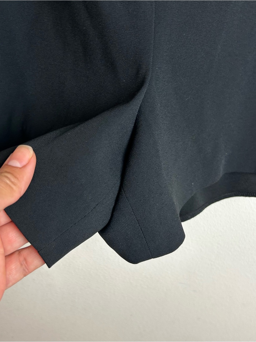 Babaton Aritzia Pull-On Dress Shorts Elastic Waist Black Size 10 - Picture 3 of 9